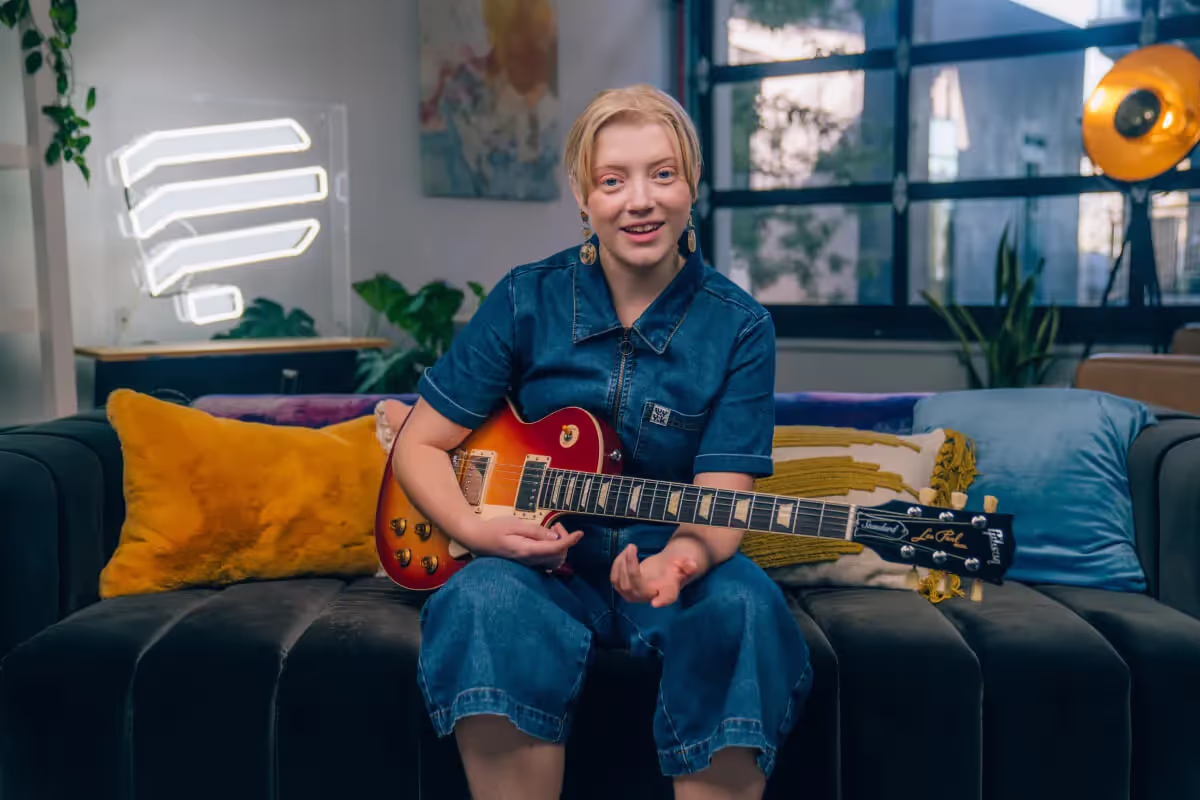 4 Tips to Learn to Play Guitar by Ear